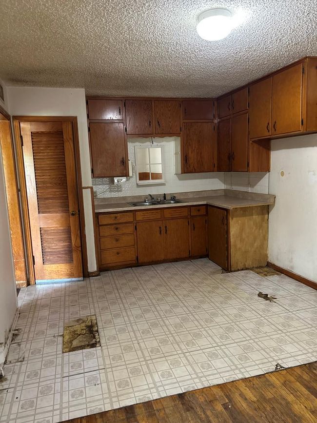 301 River Oaks St, House other with 3 bedrooms, 1 bathrooms and 1 parking in San Angelo TX | Image 4