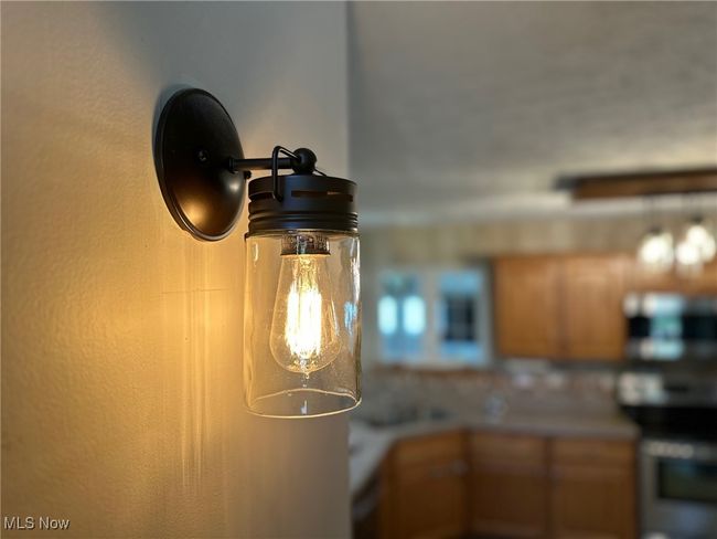 Interior details featuring oven | Image 11