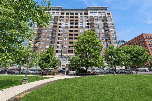 1121-849 Franklin St, Chicago, IL, 60610-8476 | Card Image