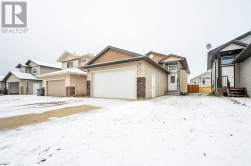 8822 73 Ave, Grande Prairie, AB, T8X0H6 | Card Image