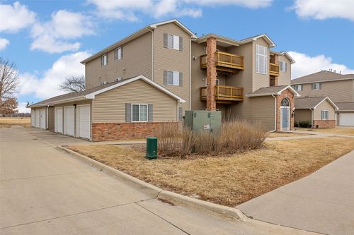 unit-12-2824 Triple Crown Ln, Iowa City, IA, 52240-7238 | Card Image