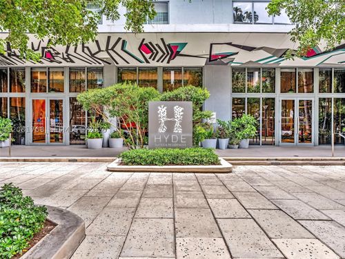 1602-121 Ne 34th St, Miami, FL, 33137-3872 | Card Image