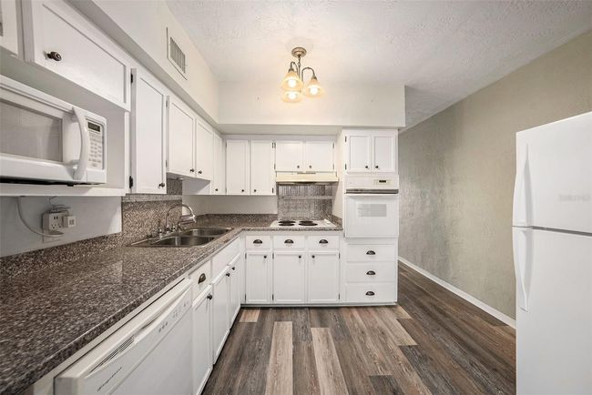 APT-66 - 2002 Australia Way E, Condo with 2 bedrooms, 2 bathrooms and null parking in CLEARWATER FL | Image 13