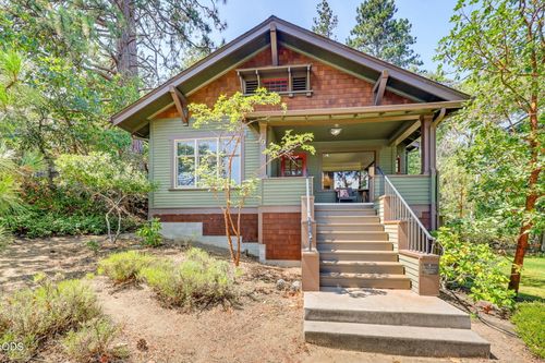 9 Hillcrest St, Ashland, OR, 97520-2811 | Card Image