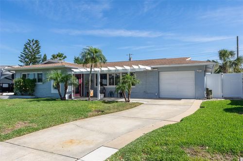 553 E Lake Dr, LARGO, FL, 33771-1504 | Card Image