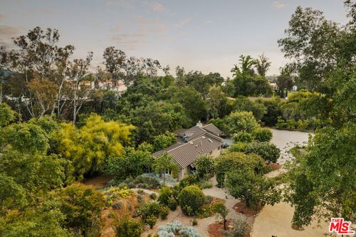 813 Country Club Dr, Ojai, CA, 93023-3711 | Card Image