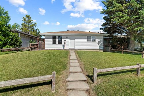 3116 39 St Se, Calgary, AB, T2B1B1 | Card Image