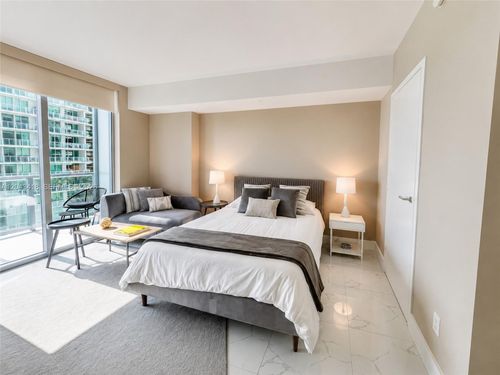 1806-1300 Brickell Bay Dr, Miami, FL, 33131-3389 | Card Image