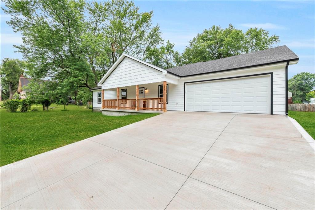 Capelle St, Grain Valley, MO 64029