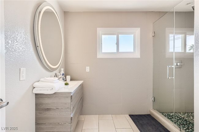 2nd Floor Bathroom | Image 25
