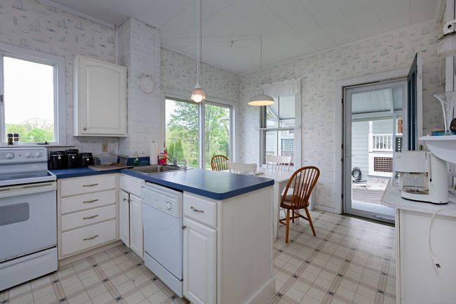 18 Prospect Hill Rd, House other with 6 bedrooms, 2 bathrooms and 1 parking in Branford CT | Image 12