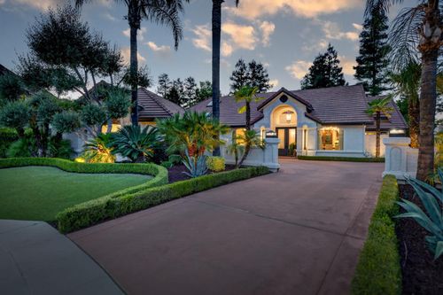 601 Decatur Ave, Clovis, CA, 93611-7016 | Card Image