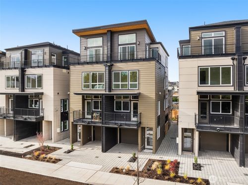 9215 Densmore Ave N, Seattle, WA, 98103-3516 | Card Image