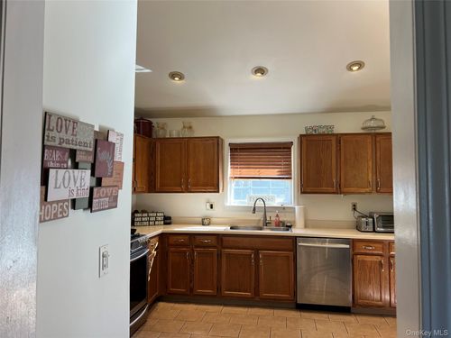 12 Yale Dr, Highland Mills, NY, 10930-2609 | Card Image