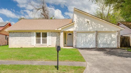 7479 Woodoak Dr, Houston, TX, 77040-3711 | Card Image