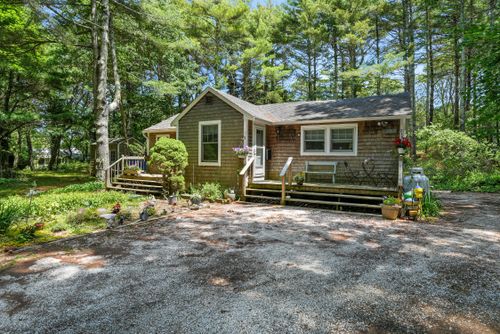 21 Clay Pit Rd, Edgartown, MA, 02539-7012 | Card Image