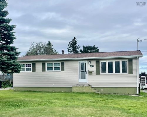 4 Ling St, House with 3 bedrooms, 2 bathrooms and null parking in Glace Bay NS | Card Image
