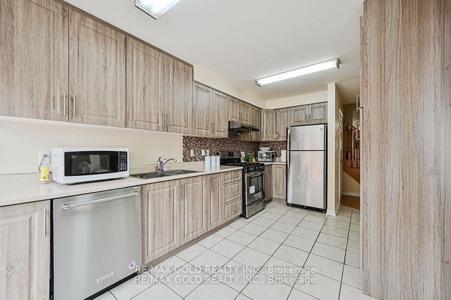 11 Caversham Dr, House attached with 6 bedrooms, 4 bathrooms and 3 parking in Brampton ON | Image 12