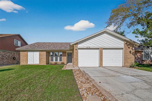 5718 Longforest Dr, Houston, TX, 77088-1205 | Card Image