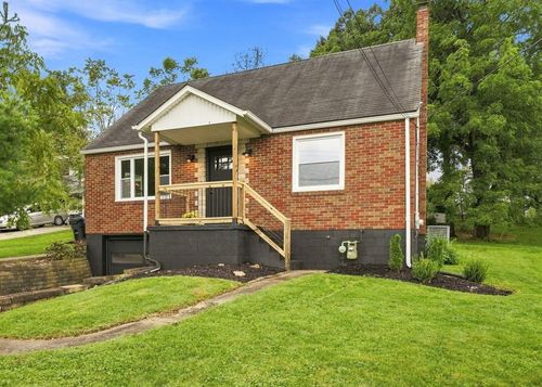 2060 State Route 130, Jeannette, PA, 15644-3800 | Card Image