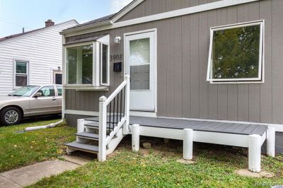 3908 20th Street, Home with 2 bedrooms, 1 bathrooms and null parking in Wyandotte MI | Image 3