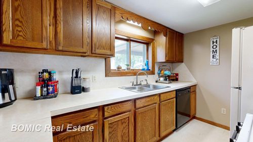 206 N Brady St, Vassar, MI, 48768-1168 | Card Image