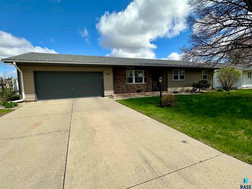 309 E Fairway Dr, Luverne, MN, 56156-1152 | Card Image