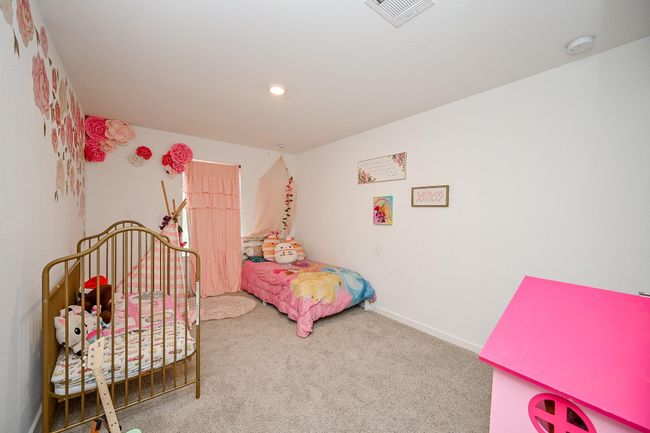 Upstairs Bedroom | Image 15
