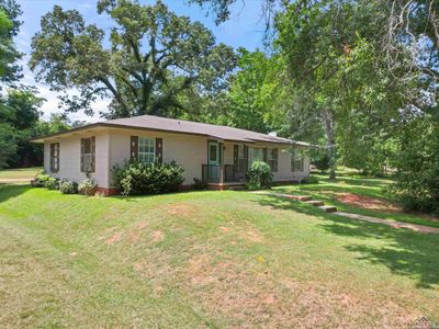 207 Crestview Drive, House other with 3 bedrooms, 2 bathrooms and null parking in Hughes Springs TX | Image 3