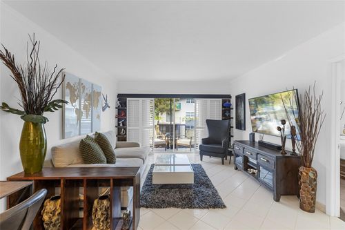 apt-210w-1775 N Andrews Sq, Fort Lauderdale, FL, 33311-4841 | Card Image