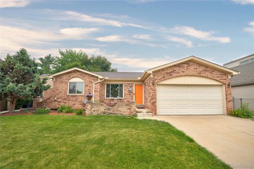 36765 Melbourne Dr, Sterling Heights, MI, 48312-3342 | Card Image