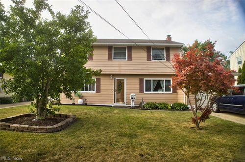 14065 Heatherwood Dr, Brook Park, OH, 44142-3139 | Card Image