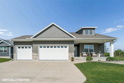 3520 Royal Dr Sw, Cedar Rapids, IA, 52404-6486 | Card Image