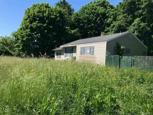 848 Station Road, Brookhaven, NY, 11713 | Card Image