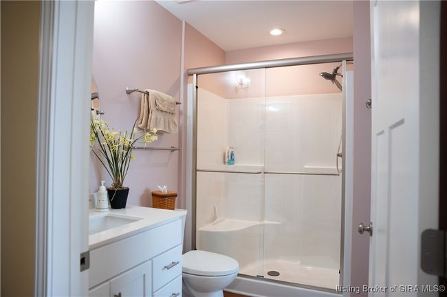 Guest/hall bathroom. | Image 50