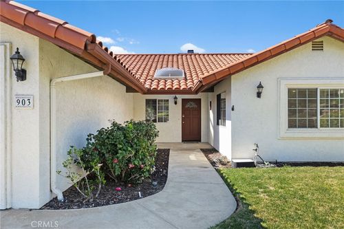 903 Crescent Bnd, Fallbrook, CA, 92028-3657 | Card Image