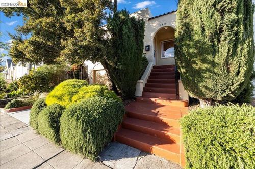 5340 Walnut St, Oakland, CA, 94619-3234 | Card Image