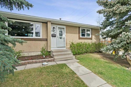 840 Pinecliff Dr Ne, Calgary, AB, T1Y3W7 | Card Image
