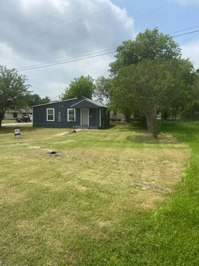 View of front of property featuring a front lawn | Image 12