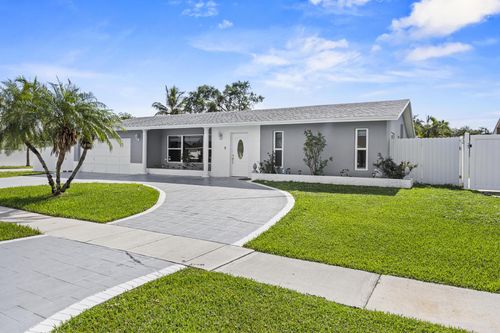 621 Nw 97 Ter Terrace, Pembroke Pines, FL, 33024 | Card Image