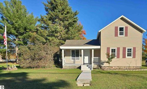 305 Court St, Kalkaska, MI, 49646-9550 | Card Image