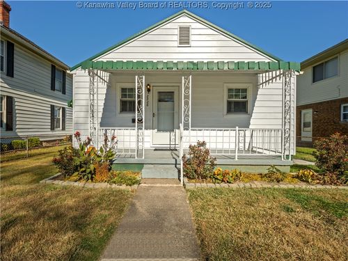 2326 Monroe Ave, Saint Albans, WV, 25177-3220 | Card Image