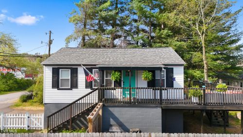 450 S Riverside Dr, Elizabethton, TN, 37643-4548 | Card Image