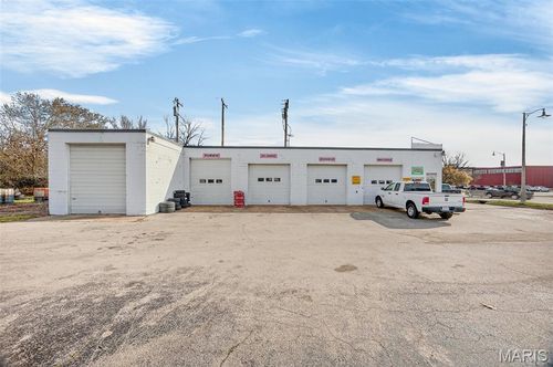 333 E Elm St, Lebanon, MO, 65536-3612 | Card Image