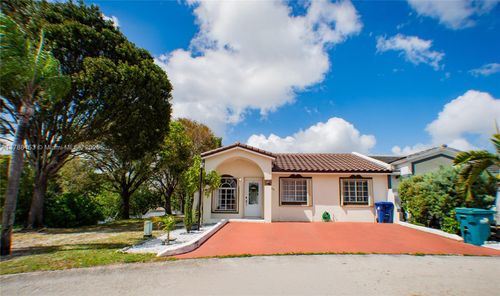 7689 Nw 180th Ter, Hialeah, FL, 33015-6138 | Card Image