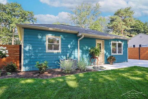 3719 Robinhood Ter, Midland, MI, 48642-6106 | Card Image