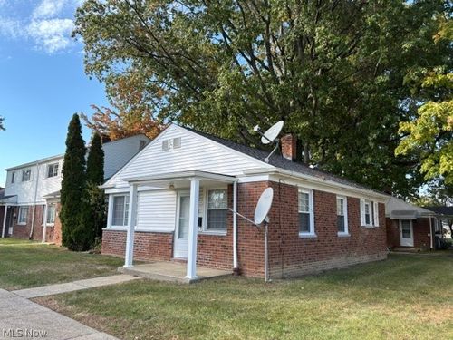 272 E 235th St, Euclid, OH, 44123-1544 | Card Image