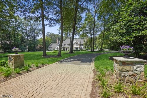 9 Green Hill Rd, Chester, NJ, 07930-2729 | Card Image