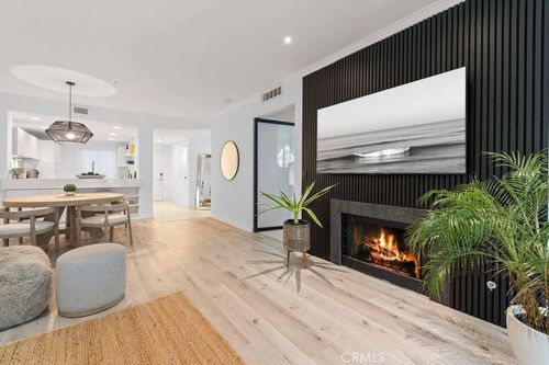 apt-212-2233 Martin, Irvine, CA, 92612-1436 | Card Image