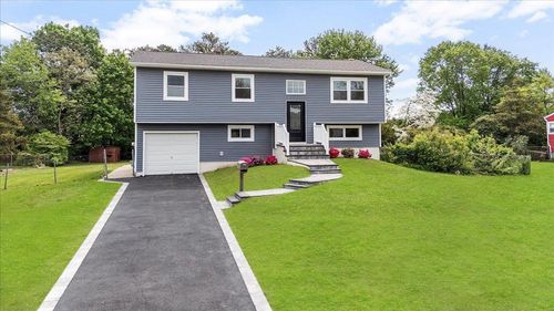 8 April Ave, Dix Hills, NY, 11746-7002 | Card Image